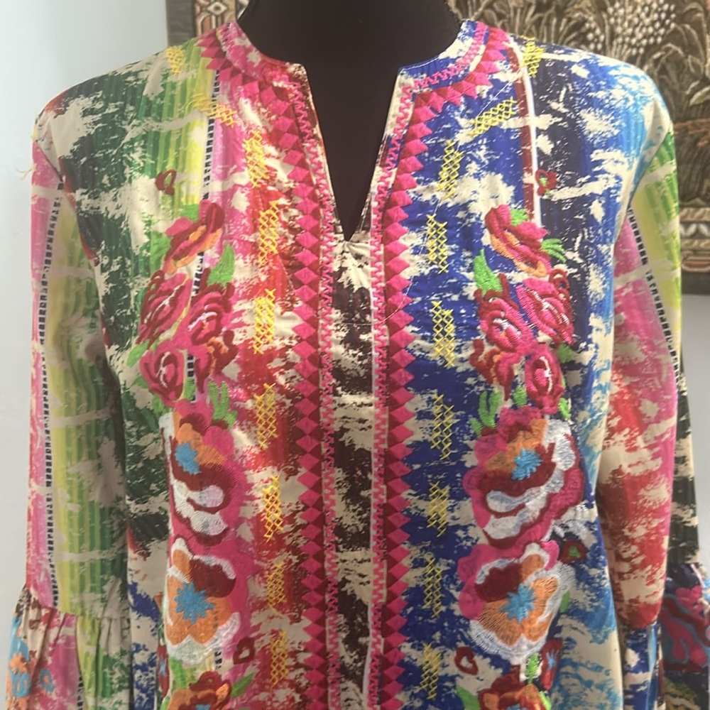 L‎ & B Multicolor Floral Embroidery Accent Pull On Top. Size S (450J) - Picture 3 of 11